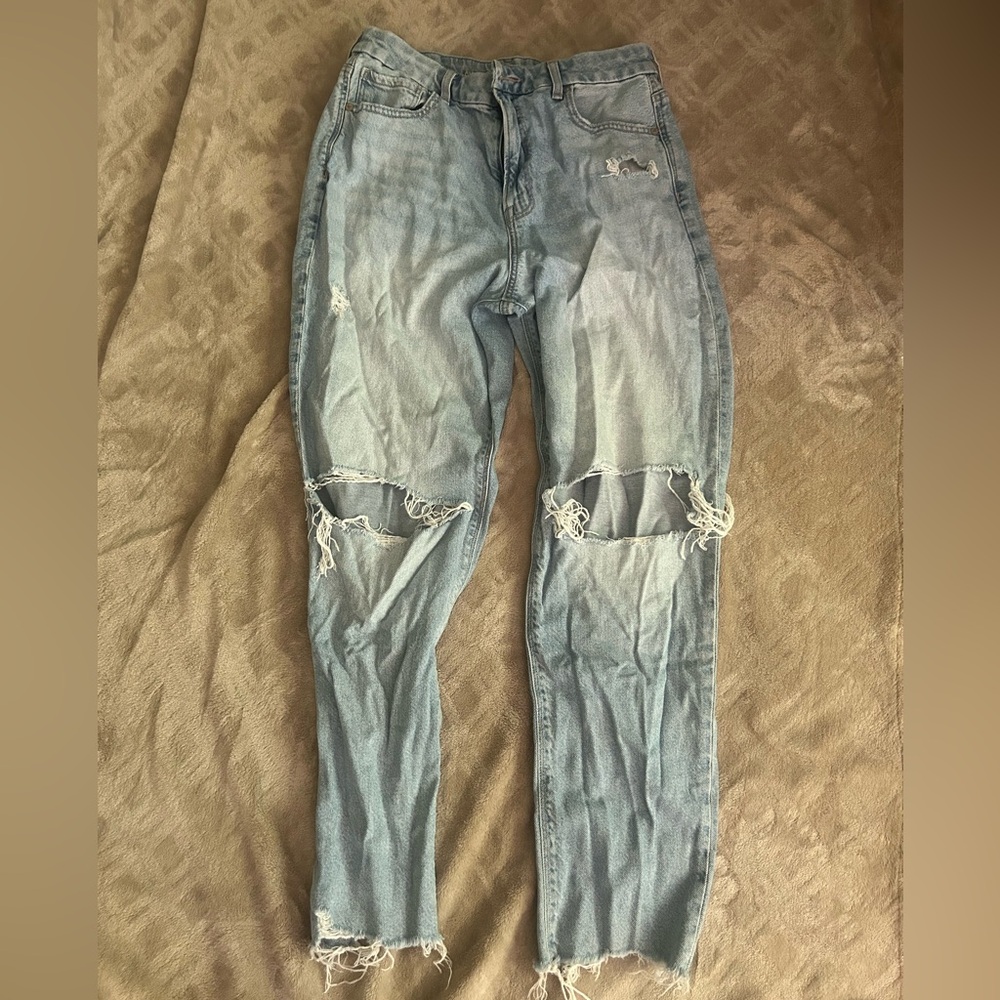 Light wash mom jeans